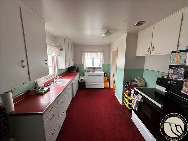 131 S 1st Street W, Baker, MT 59313