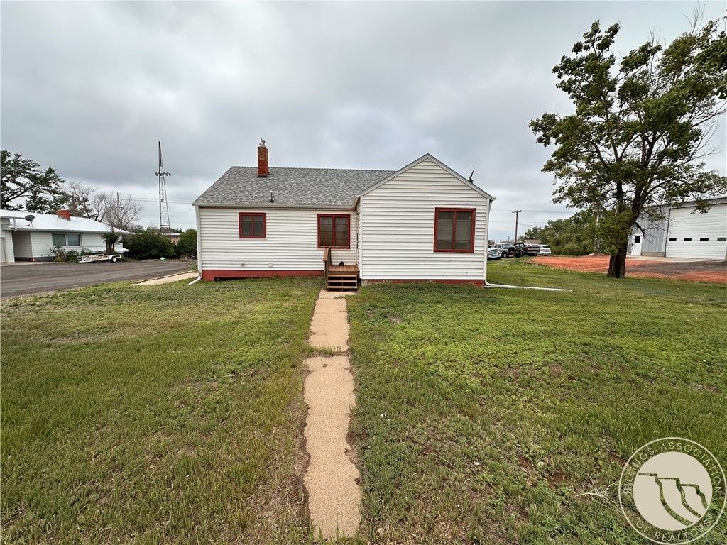 131 S 1st Street W, Baker, MT 59313