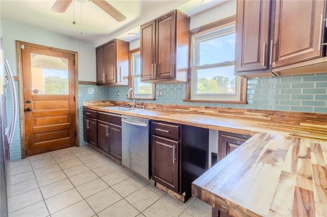 1832 Texas, West Mifflin, PA 15122