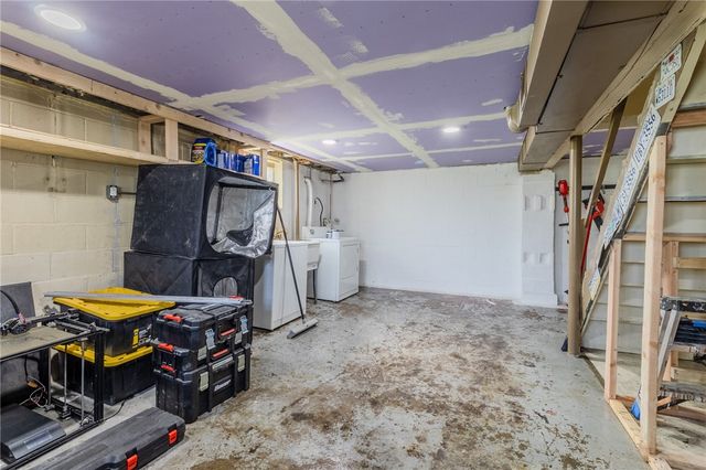 1832 Texas, West Mifflin, PA 15122