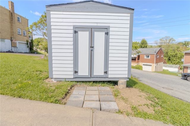 1832 Texas, West Mifflin, PA 15122