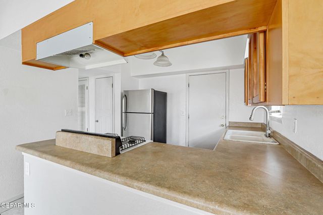 3229 E GLEN Drive, El Paso, TX 79936