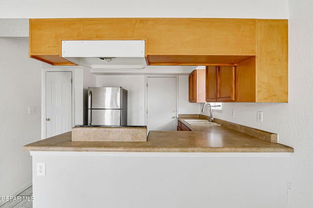 3229 E GLEN Drive, El Paso, TX 79936