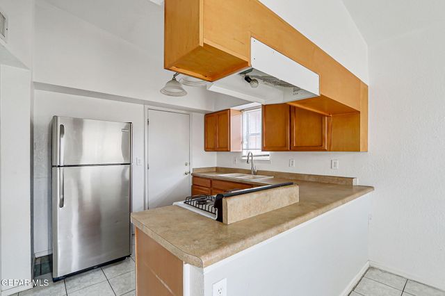 3229 E GLEN Drive, El Paso, TX 79936