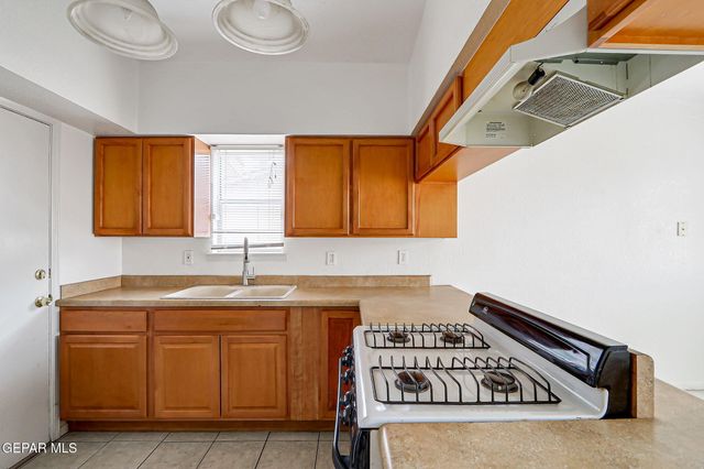 3229 E GLEN Drive, El Paso, TX 79936