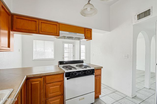 3229 E GLEN Drive, El Paso, TX 79936