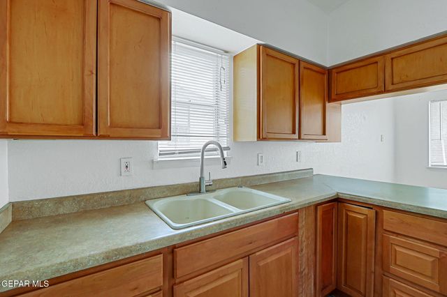 3229 E GLEN Drive, El Paso, TX 79936