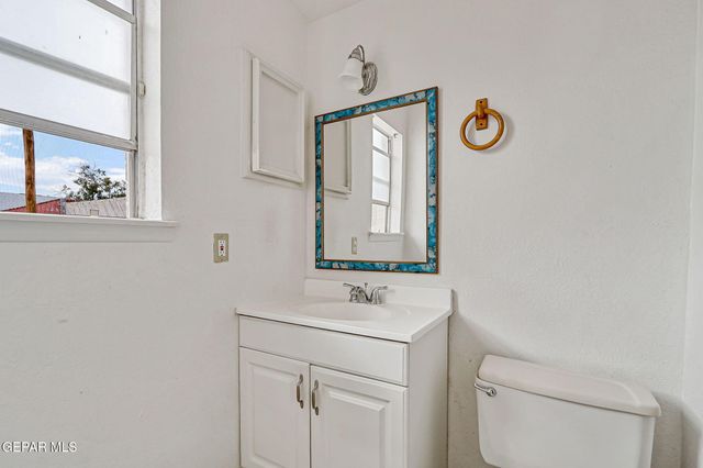 3229 E GLEN Drive, El Paso, TX 79936