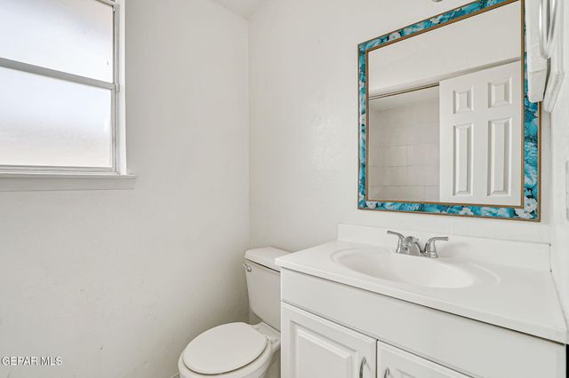 3229 E GLEN Drive, El Paso, TX 79936