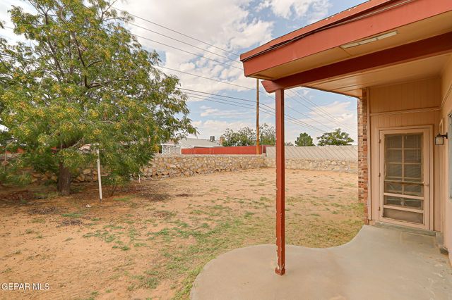 3229 E GLEN Drive, El Paso, TX 79936
