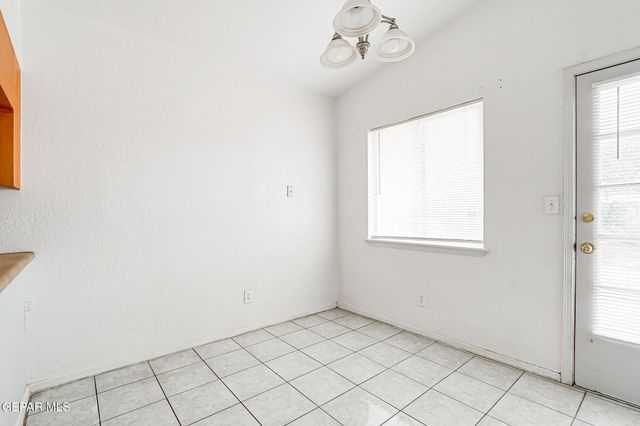 3229 E GLEN Drive, El Paso, TX 79936