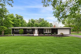 15871 Lakeside Road, Chikaming Twp, MI 49129