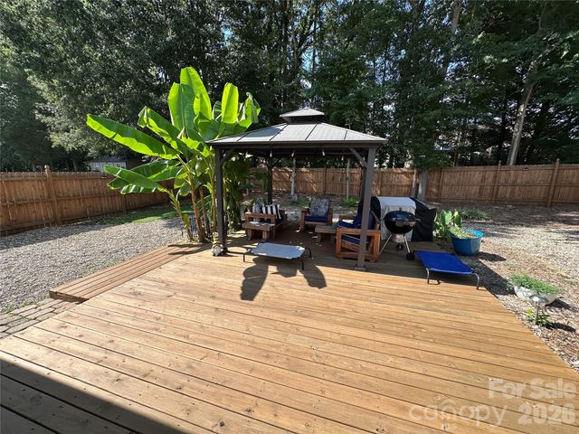 4515 Fox Thorne Drive, Charlotte, NC 28216