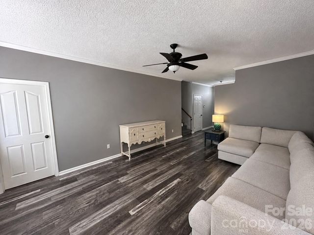 4515 Fox Thorne Drive, Charlotte, NC 28216