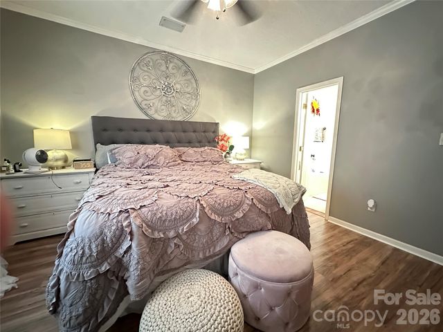 4515 Fox Thorne Drive, Charlotte, NC 28216