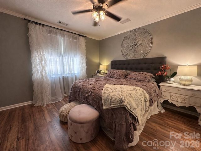 4515 Fox Thorne Drive, Charlotte, NC 28216