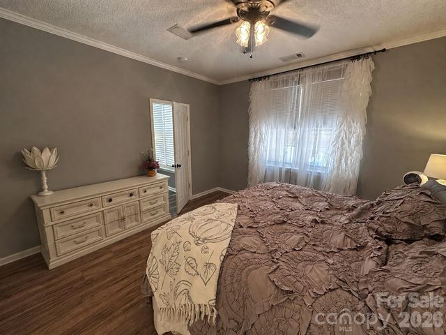 4515 Fox Thorne Drive, Charlotte, NC 28216