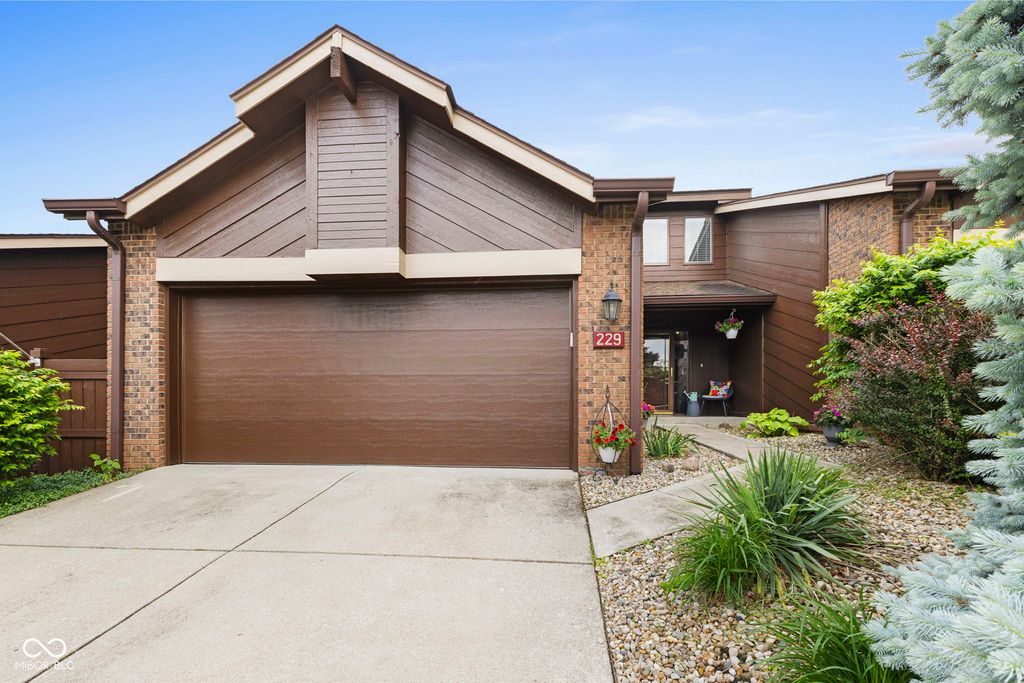 229 Brighton Court, Greenwood, IN 46143