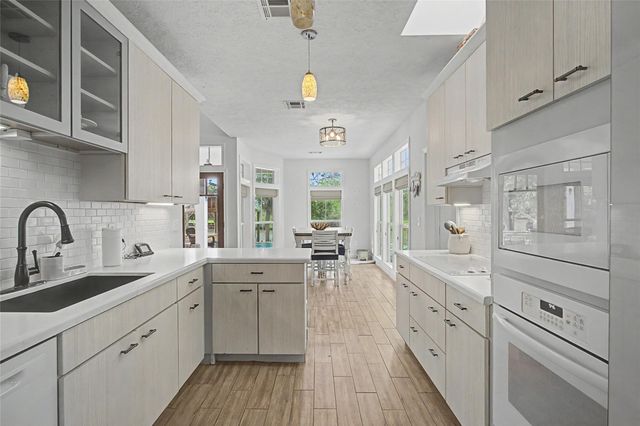 3924 Amanda Court, Dickinson, TX 77539