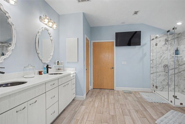 3924 Amanda Court, Dickinson, TX 77539