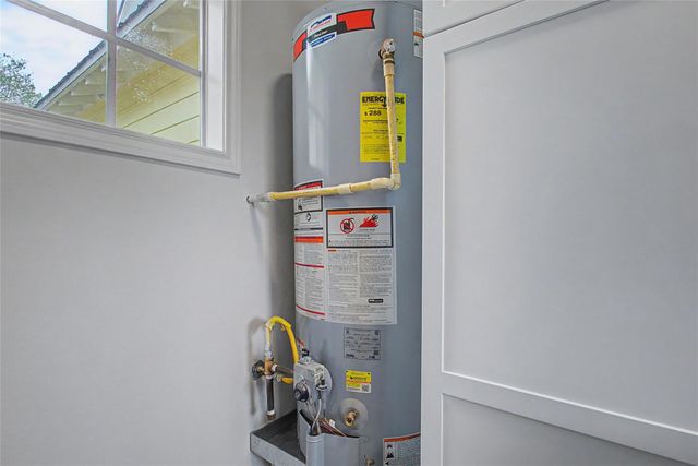 3924 Amanda Court, Dickinson, TX 77539