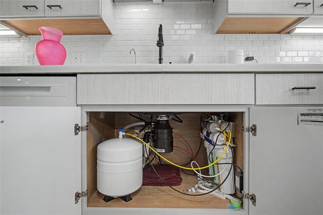 3924 Amanda Court, Dickinson, TX 77539