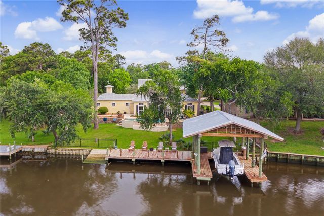 3924 Amanda Court, Dickinson, TX 77539