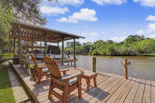 3924 Amanda Court, Dickinson, TX 77539