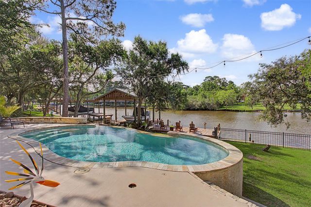 3924 Amanda Court, Dickinson, TX 77539