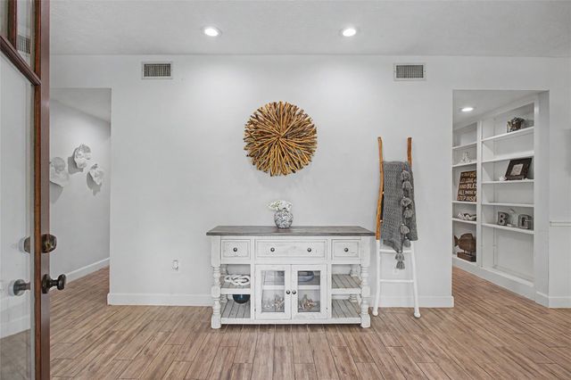 3924 Amanda Court, Dickinson, TX 77539