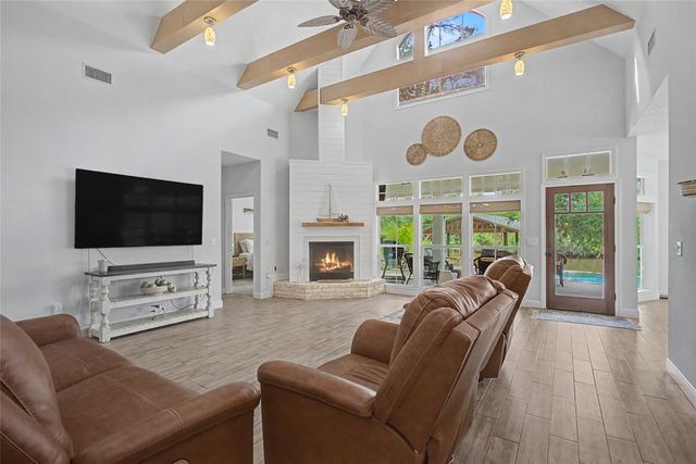 3924 Amanda Court, Dickinson, TX 77539