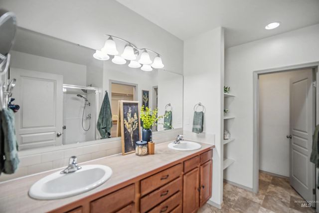 3865 S Windy Ridge Dr, Nampa, ID 83686