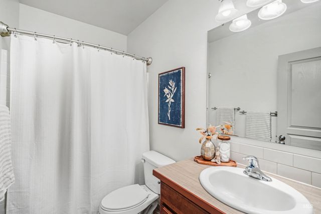 3865 S Windy Ridge Dr, Nampa, ID 83686