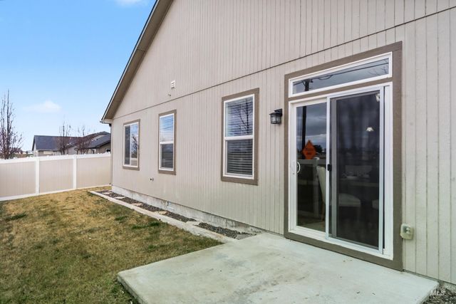 3865 S Windy Ridge Dr, Nampa, ID 83686