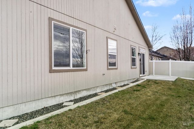 3865 S Windy Ridge Dr, Nampa, ID 83686