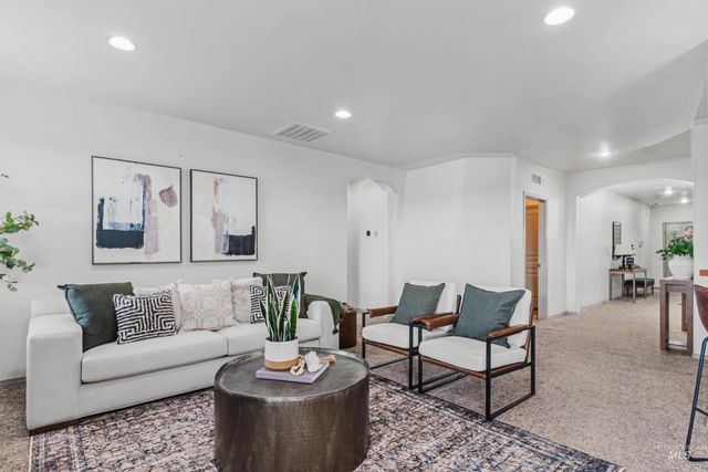 3865 S Windy Ridge Dr, Nampa, ID 83686