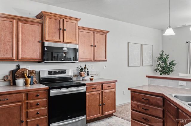 3865 S Windy Ridge Dr, Nampa, ID 83686