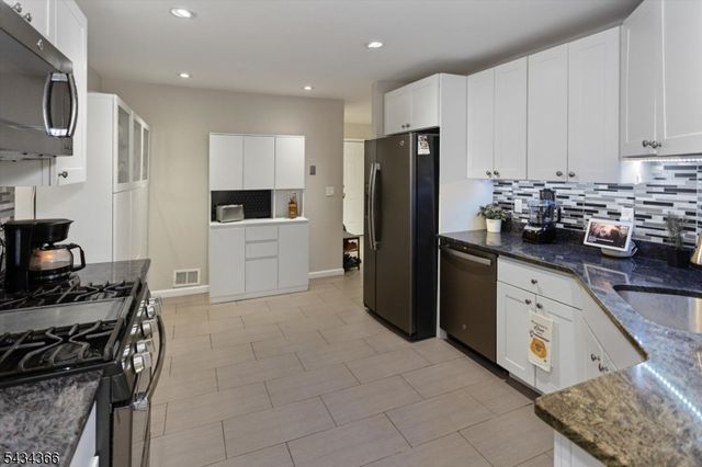 7 Lenox Ct, Montville Twp., NJ 07045