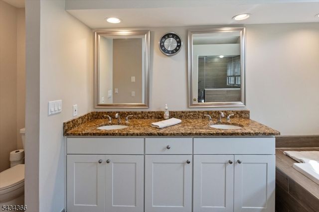 7 Lenox Ct, Montville Twp., NJ 07045