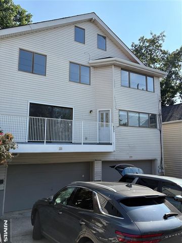 233 Myrtle Avenue A, Fort Lee, NJ 07024