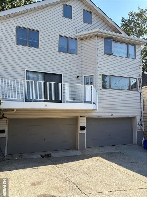 233 Myrtle Avenue A, Fort Lee, NJ 07024