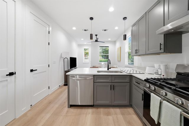 2216 Yellow Jacket LN 2, Austin, TX 78741