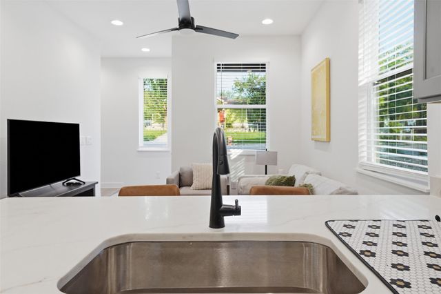 2216 Yellow Jacket LN 2, Austin, TX 78741