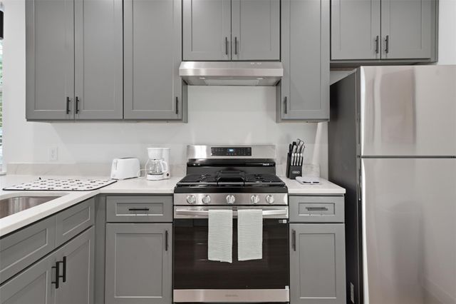 2216 Yellow Jacket LN 2, Austin, TX 78741