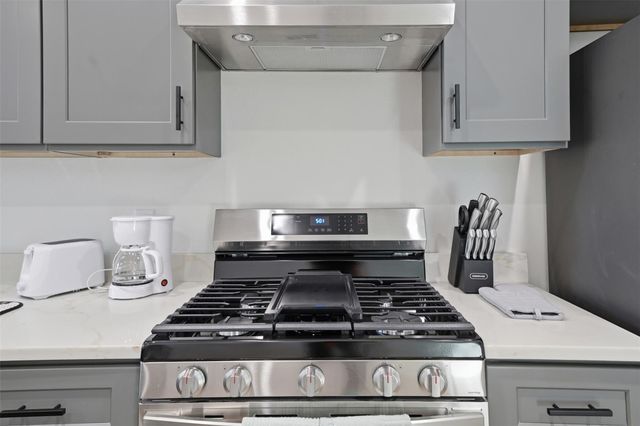 2216 Yellow Jacket LN 2, Austin, TX 78741