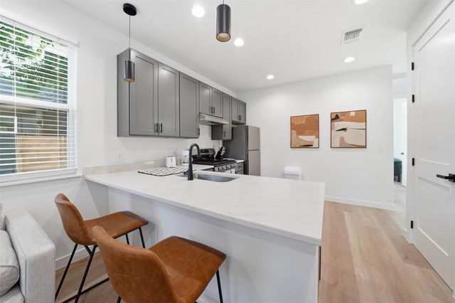 2216 Yellow Jacket LN 2, Austin, TX 78741