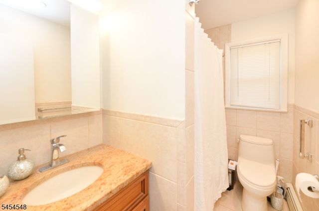8 Henderson Blvd, Fair Lawn Boro, NJ 07410