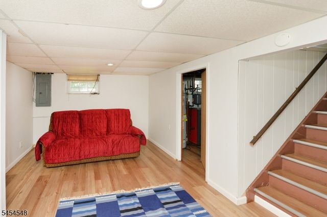 8 Henderson Blvd, Fair Lawn Boro, NJ 07410