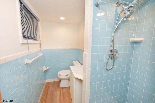 8 Henderson Blvd, Fair Lawn Boro, NJ 07410