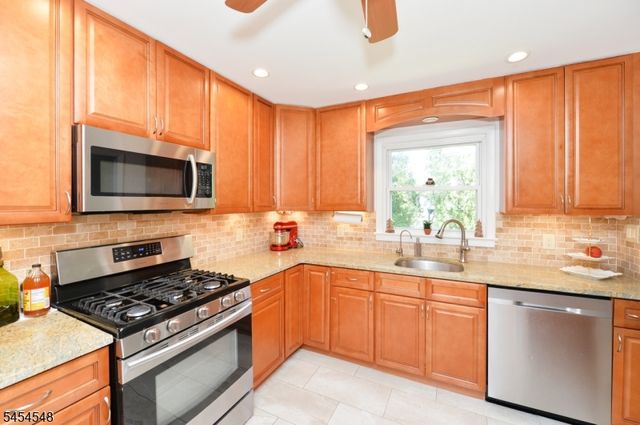 8 Henderson Blvd, Fair Lawn Boro, NJ 07410